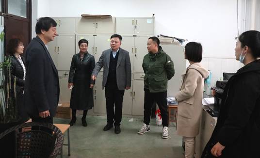 公司党委副书记梁云鹤来best365官网走访调研员工工作